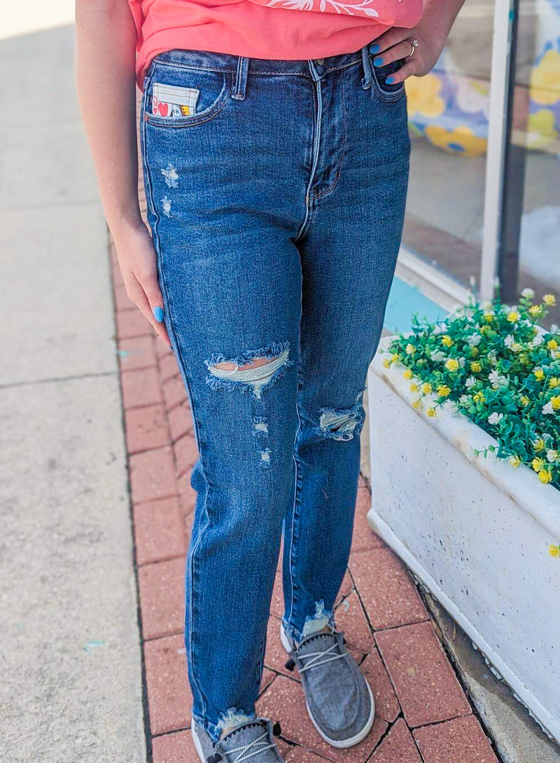 Queen of Hearts Coin Pocket HW Distressed Boyfriend Judy Blue Jeans