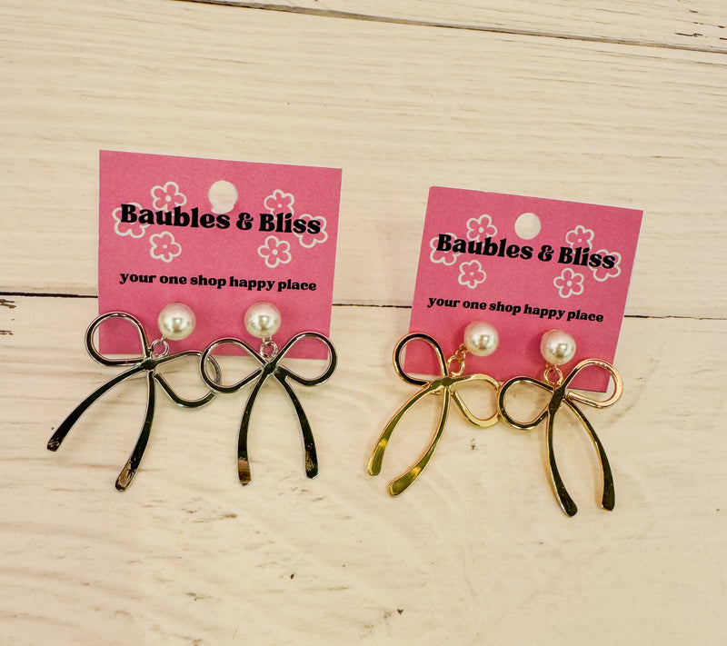 Pop of Pearl Bow Earrings