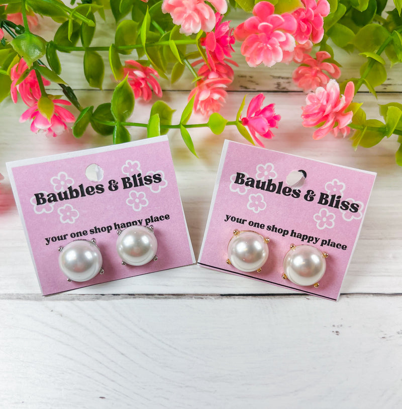 Poppin Pearl Classic Stud Earrings