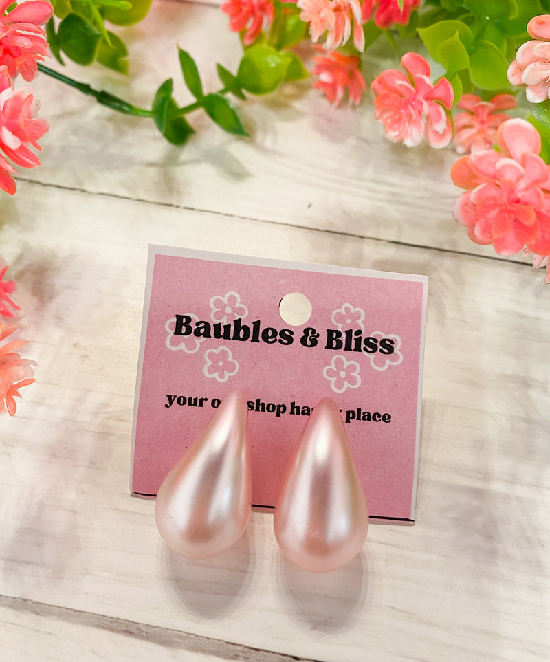 Lovely Look Pale Pink Pearl Puff Earrings