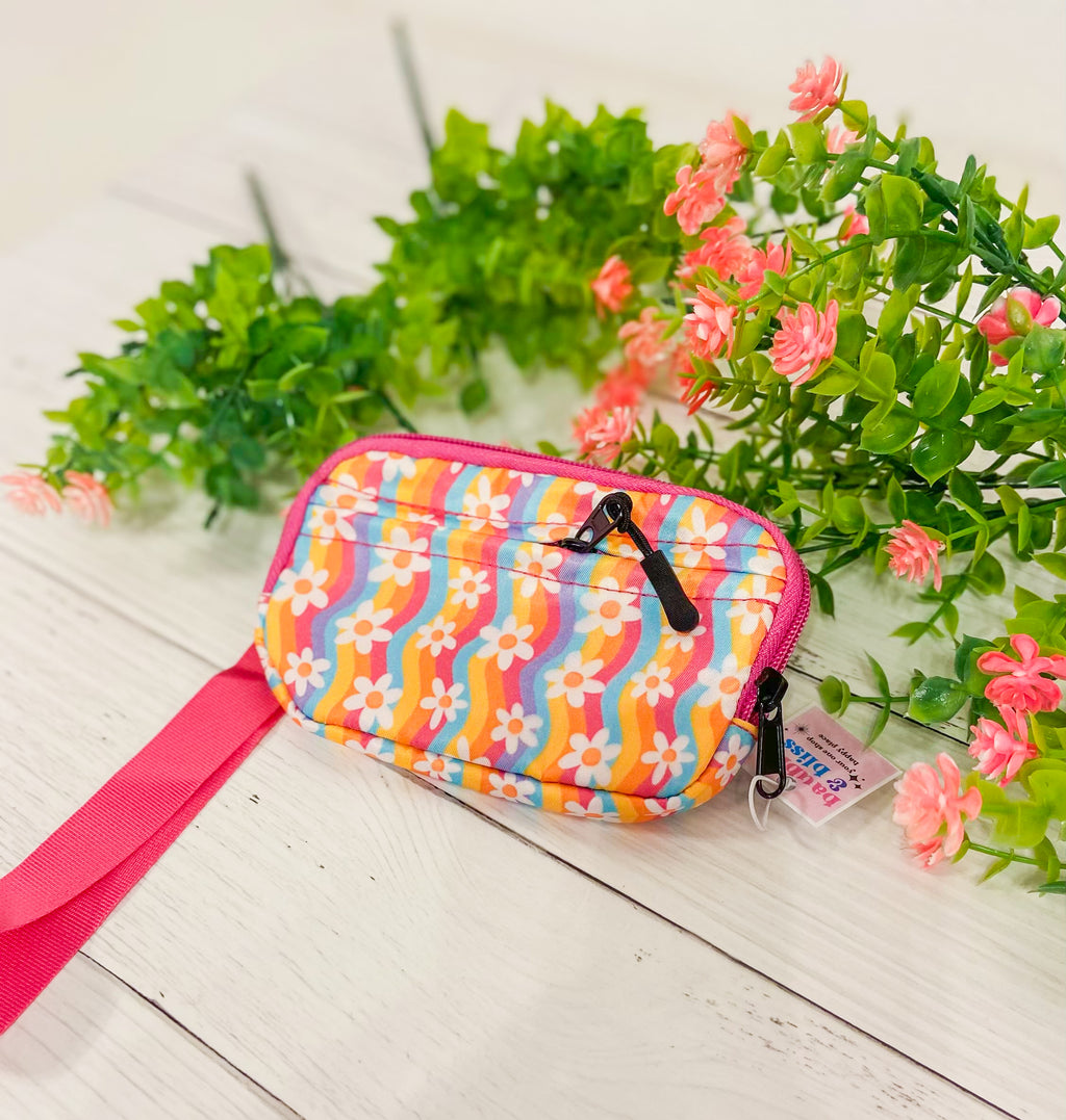 Groovy Daisy Wristlet